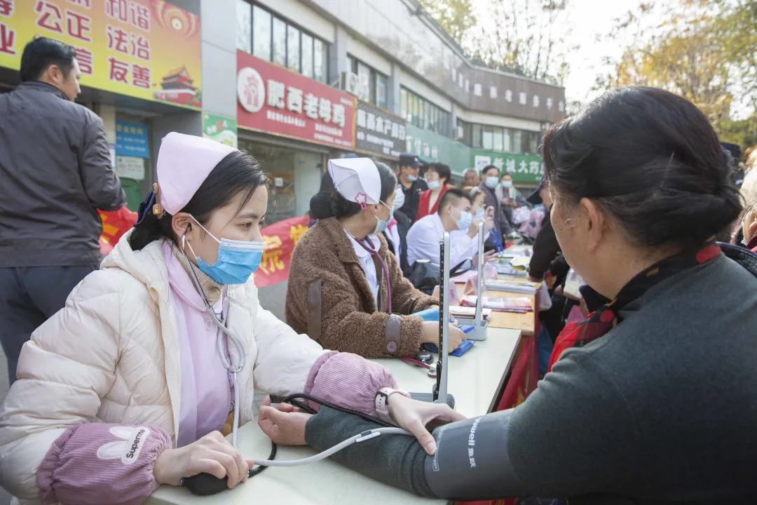  健康義診進社區(qū)，服務居民零距離