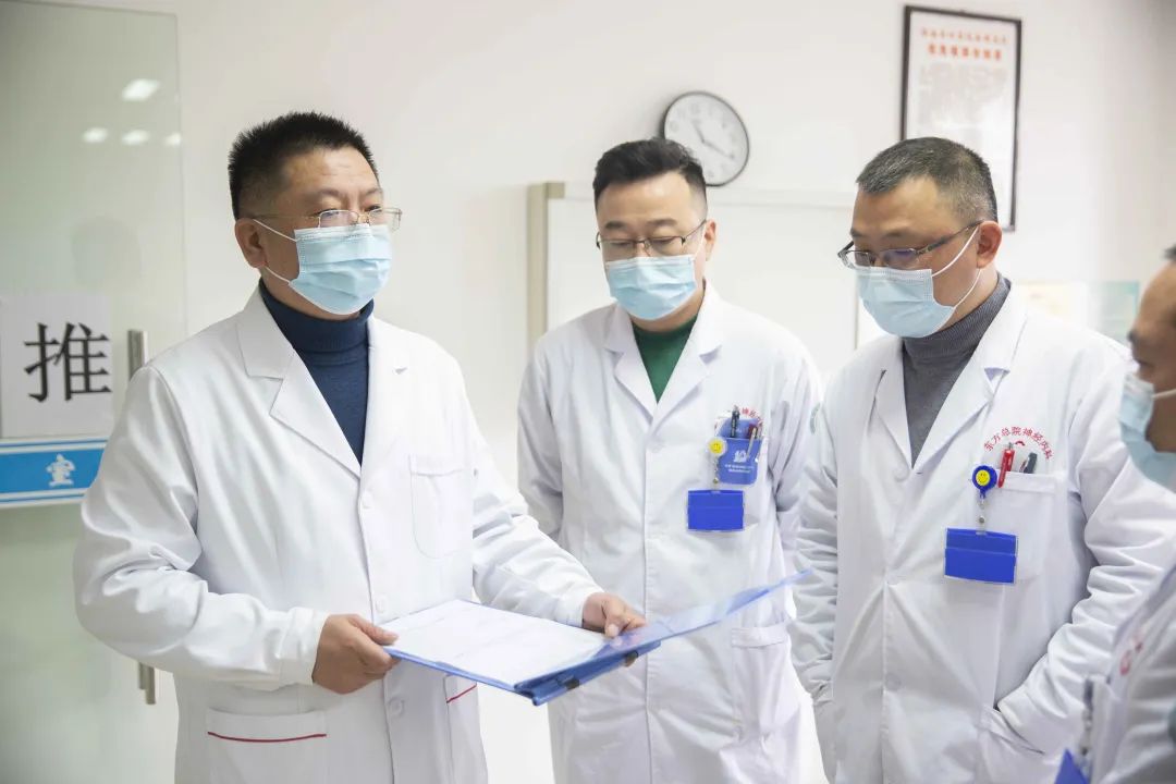  三月春意滿人間，面面錦旗言感恩