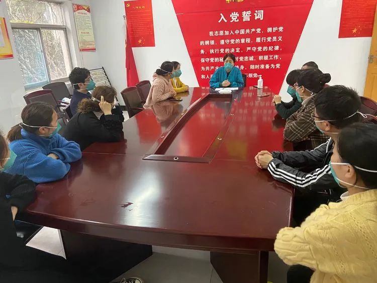 白衣再執(zhí)甲——“萬眾一心、戰(zhàn)勝疫情”