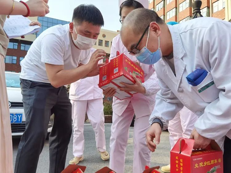 點滴微光，可成星海——抗疫中的溫暖瞬間