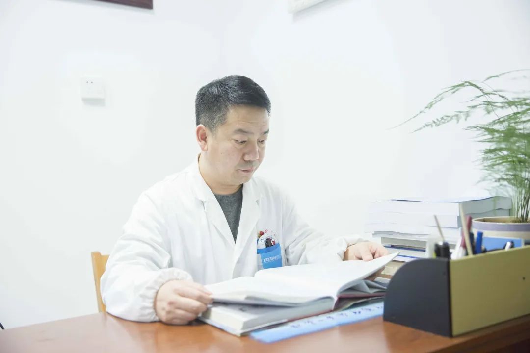 祛除“陰影”，伴生命春暖花開——記總院疼痛科主任杜建生