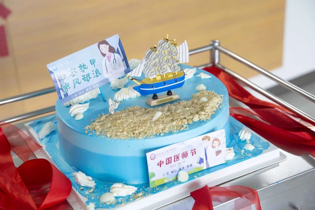 最美的祝福、最甜的蛋糕，送給最美的醫(yī)師們——東方總院祝全體醫(yī)師“8.19”中國醫(yī)師節(jié)快樂