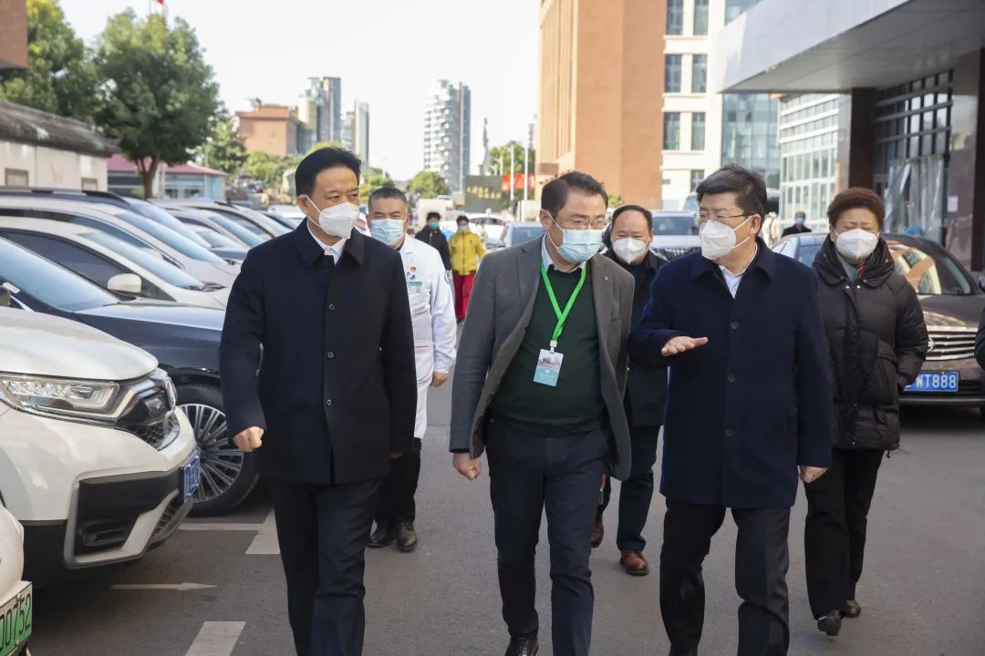 市委書記任澤鋒同志一行蒞臨東方總院督導疫情防控工作