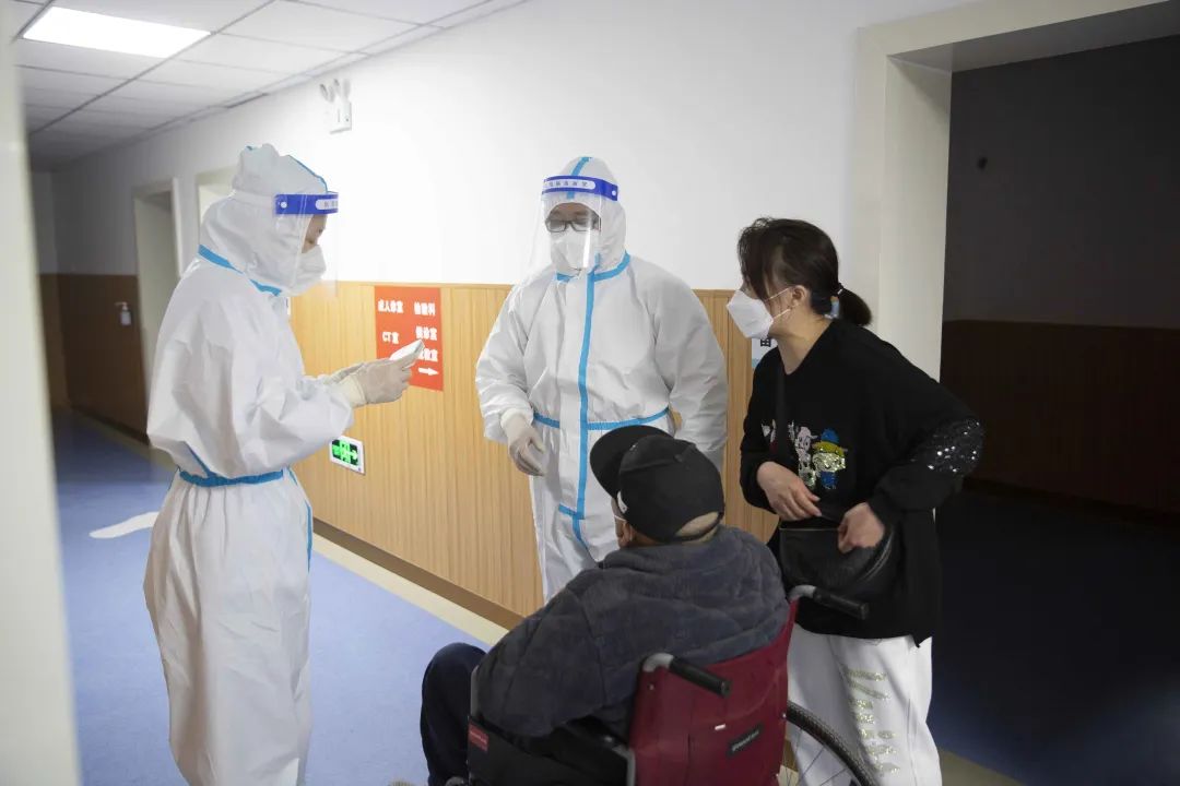 無論疫情的開始與結(jié)束，你們都是中流砥柱！