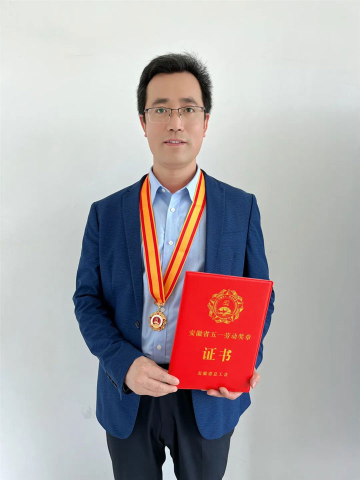 永葆奮斗底色，弘揚勞模精神——東方醫(yī)院集團心內科醫(yī)療中心汪蛟龍主任榮獲安徽省五一勞動獎章