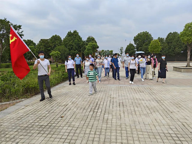 獻(xiàn)出一份愛(ài)心，托起一份希望——東方醫(yī)院集團(tuán)開(kāi)展“六一”兒童節(jié)福利院慰問(wèn)活動(dòng)