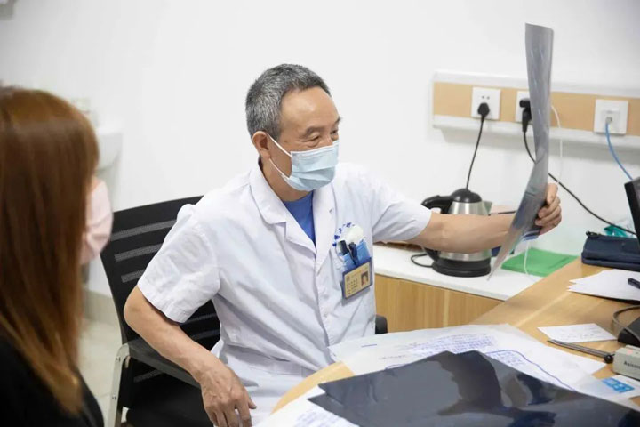 9月6日（本周三）上午，安徽省知名疼痛專家陳家驊教授坐診東方總院疼痛科