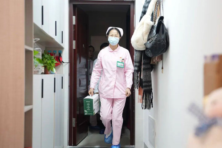 腹膜透析在家做，隨訪服務(wù)送到家——東方醫(yī)院集團(tuán)腎病科醫(yī)療中心攜手內(nèi)二支部開展腹膜透析家訪活動(dòng)