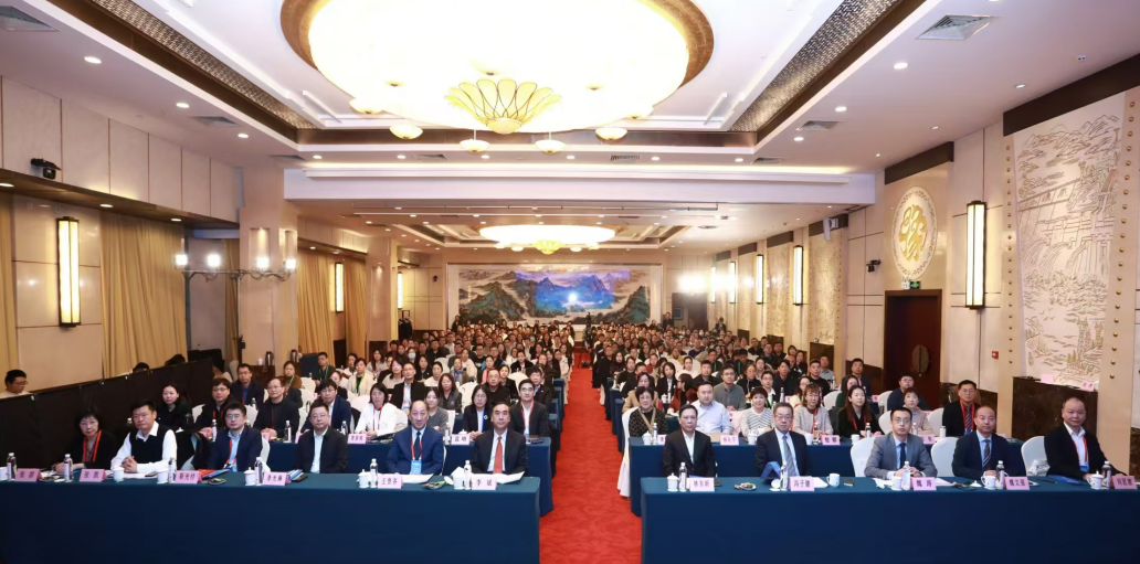淮南東方醫(yī)院集團董事長江永強受邀參加第一屆中國癌癥篩查早診大會并受聘為第一屆委員會常務委員