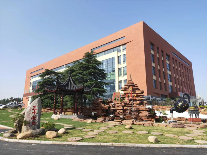 9月20日，上海瑞金醫(yī)院普外科、血液科、消化內(nèi)科、骨科專家蒞臨淮南東方醫(yī)院集團(tuán)廣濟(jì)醫(yī)院、總醫(yī)院坐診、查房、手術(shù)