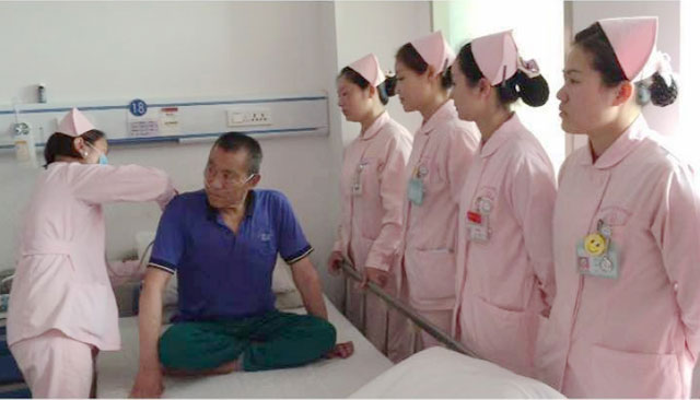 護(hù)理部參加呼吸與危重癥醫(yī)學(xué)科護(hù)理查房