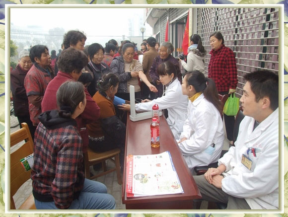 喜迎黨的十八大 義診進社區(qū)