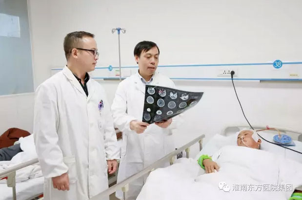 驚，巨大腫瘤生腦中；喜，醫(yī)生施術(shù)巧消除
