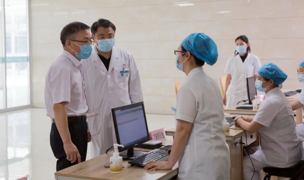 國家督導(dǎo)組趙廷配同志一行蒞臨東方總院檢查指導(dǎo)新冠疫苗接種工作