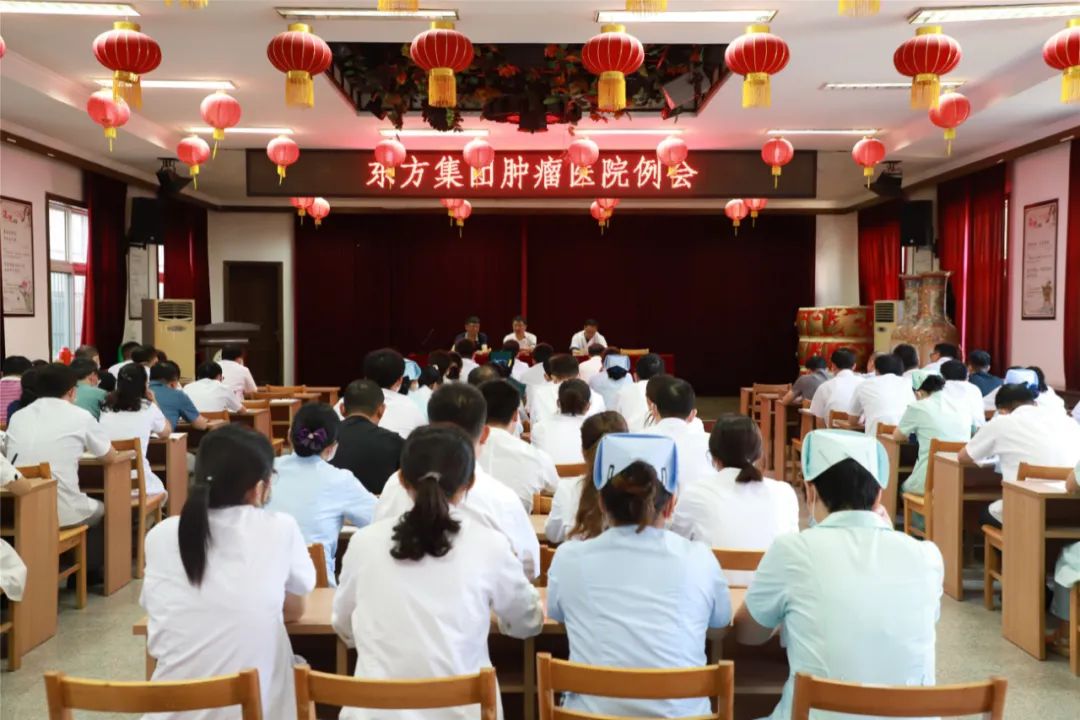 繼續(xù)吹響職級(jí)改革號(hào)角  同舟共濟(jì)共渡醫(yī)院難關(guān)——集團(tuán)董事長(zhǎng)江永強(qiáng)蒞臨腫瘤醫(yī)院召開行政例會(huì)